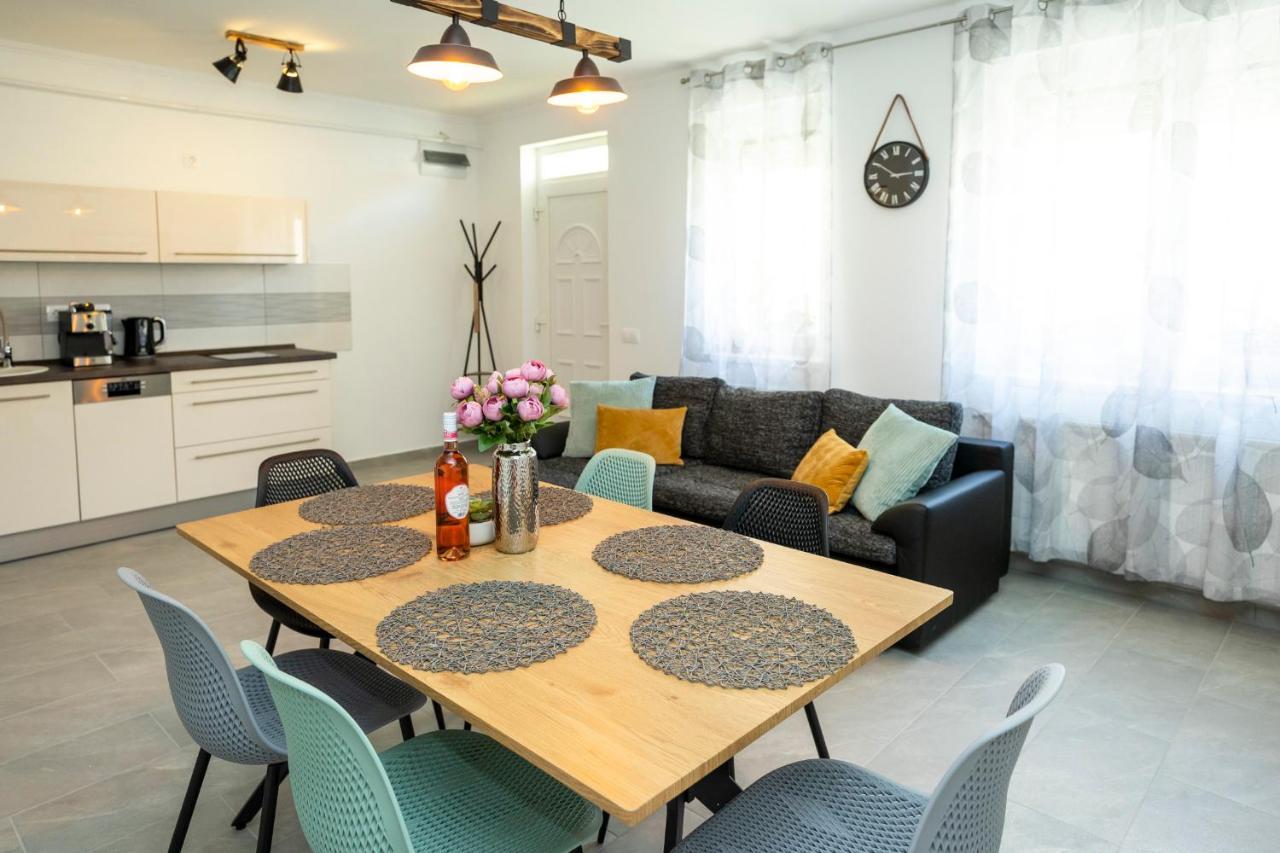 Zsendulo Apartman Apartment Eger Luaran gambar